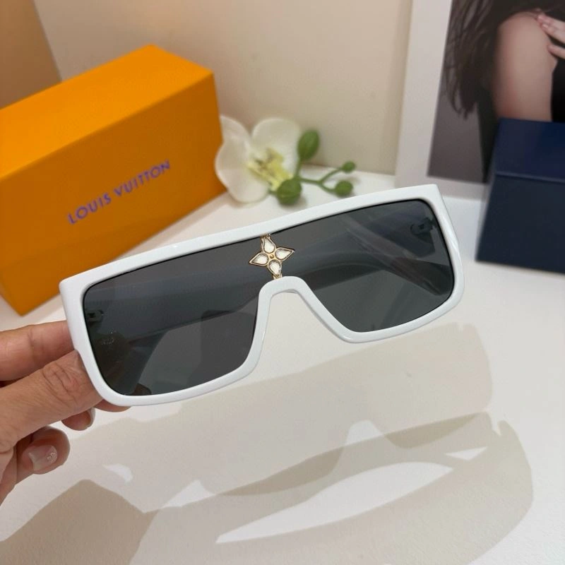 Louis Vuitton Sunglasses Premium 280442