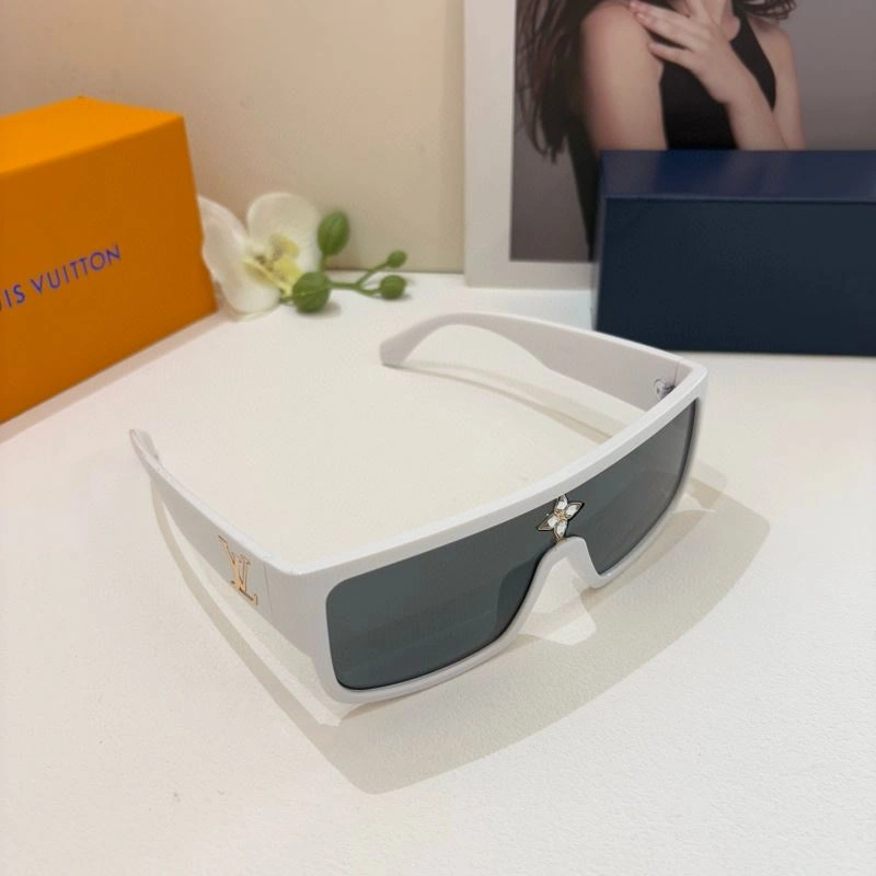 Louis Vuitton Sunglasses Premium 280442