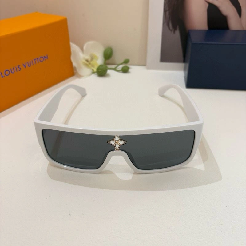 Louis Vuitton Sunglasses Premium 280442