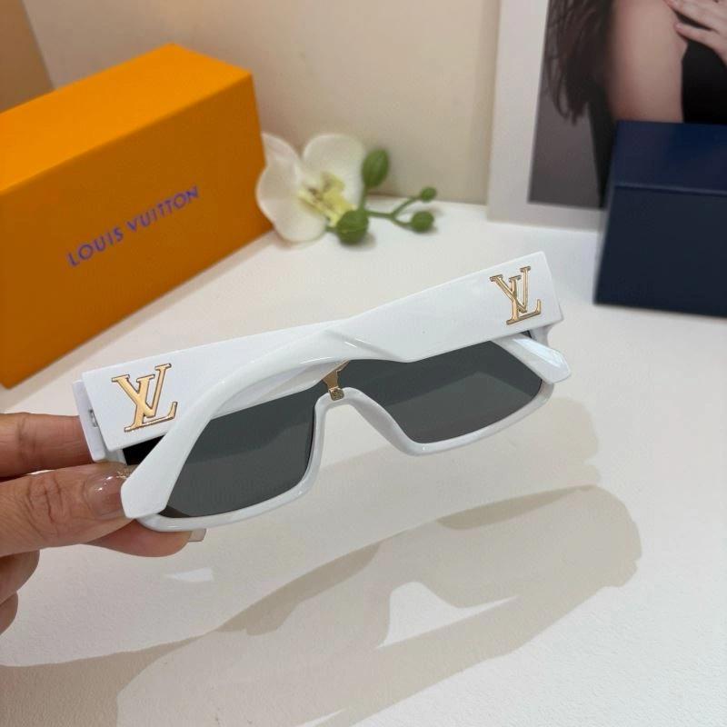 Louis Vuitton Sunglasses Premium 280442