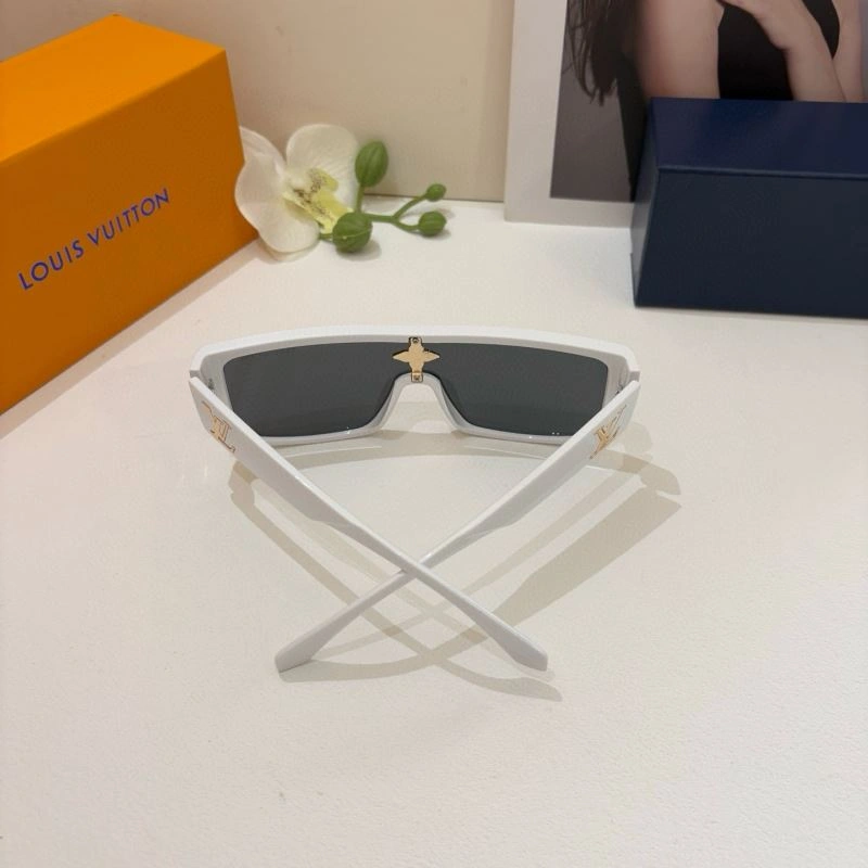 Louis Vuitton Sunglasses Premium 280442