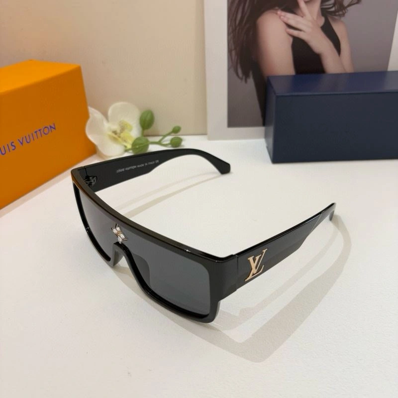 Fashionable Louis Vuitton Sunglasses 280445