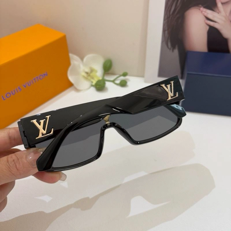 Fashionable Louis Vuitton Sunglasses 280445