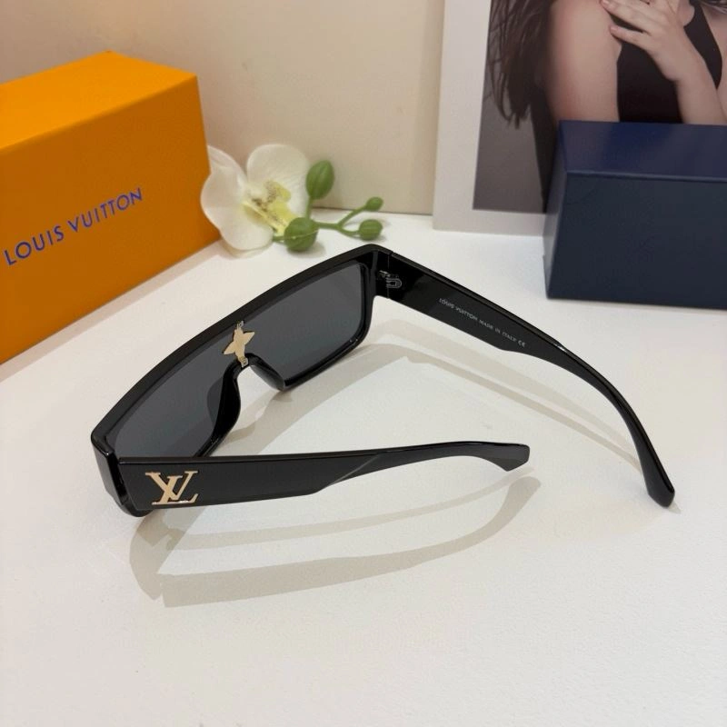 Fashionable Louis Vuitton Sunglasses 280445