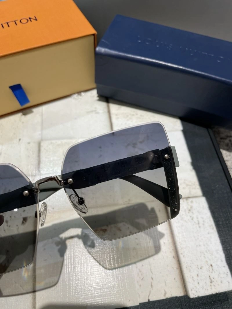 Effortless Louis Vuitton Sunglasses 280430