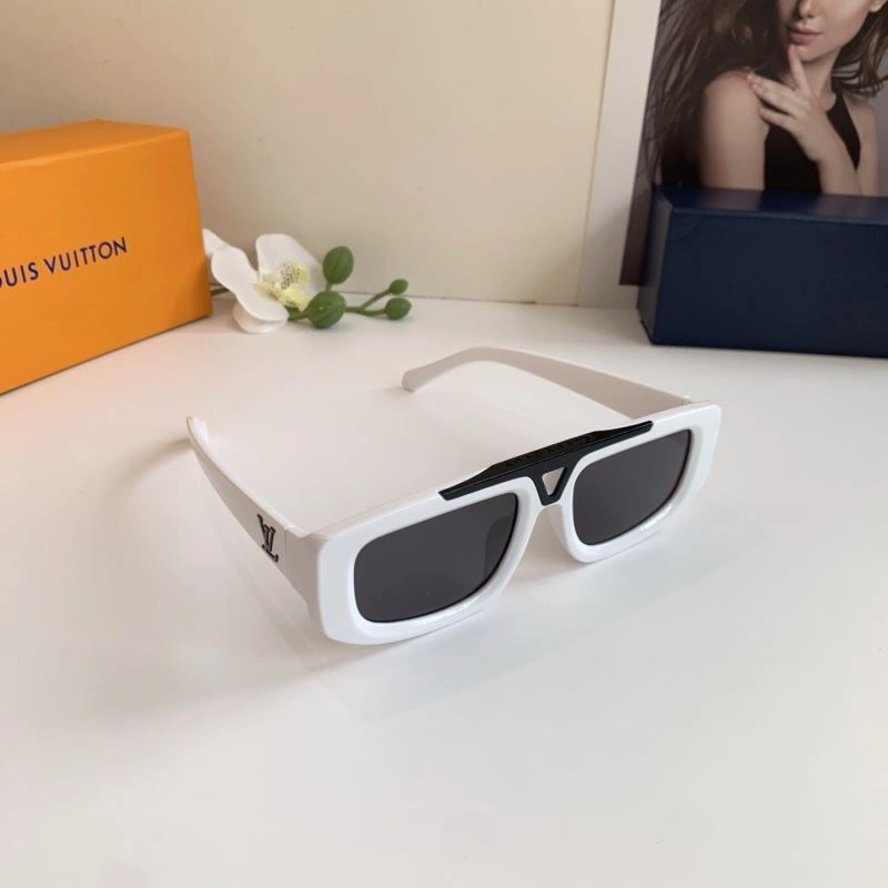 Louis Vuitton Sunglasses Chic 280425