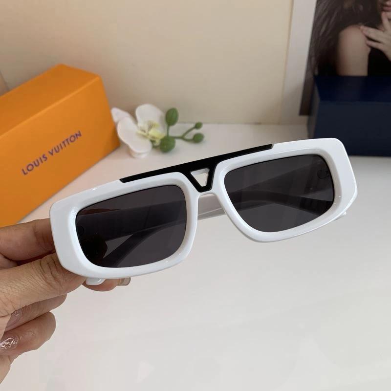 Louis Vuitton Sunglasses Chic 280425