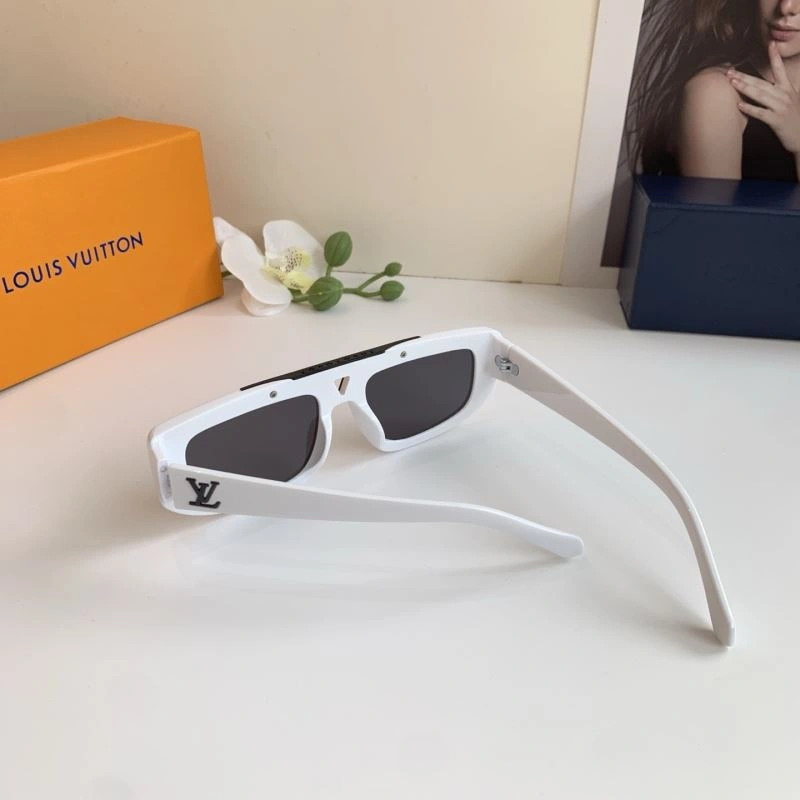 Louis Vuitton Sunglasses Chic 280425