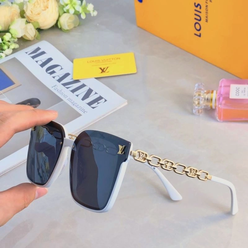 Bright Louis Vuitton Sunglasses 280421