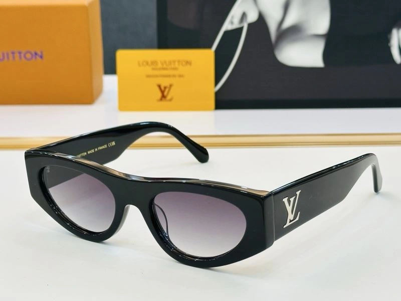 Snug Louis Vuitton Sunglasses 280415