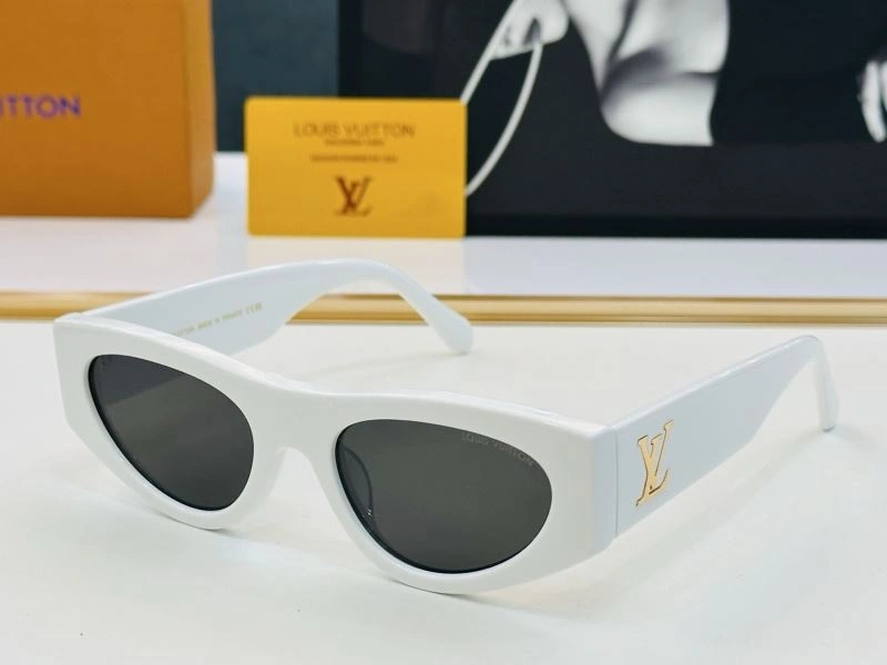 Snug Louis Vuitton Sunglasses 280415