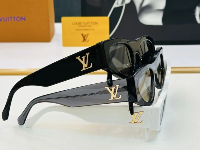 Snug Louis Vuitton Sunglasses 280415