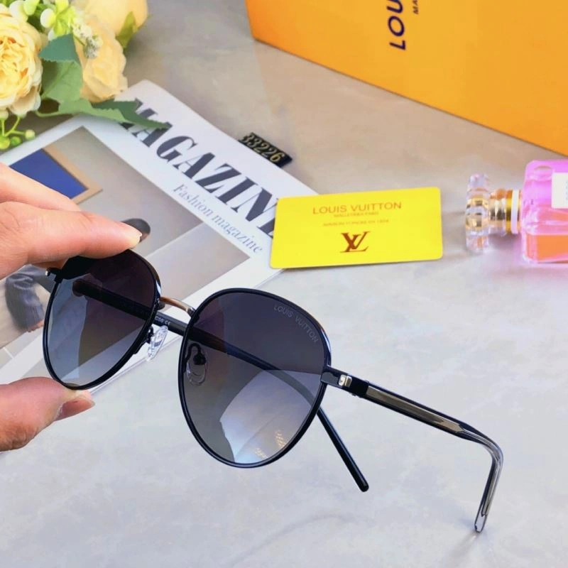 Louis Vuitton Sunglasses Practical 281056
