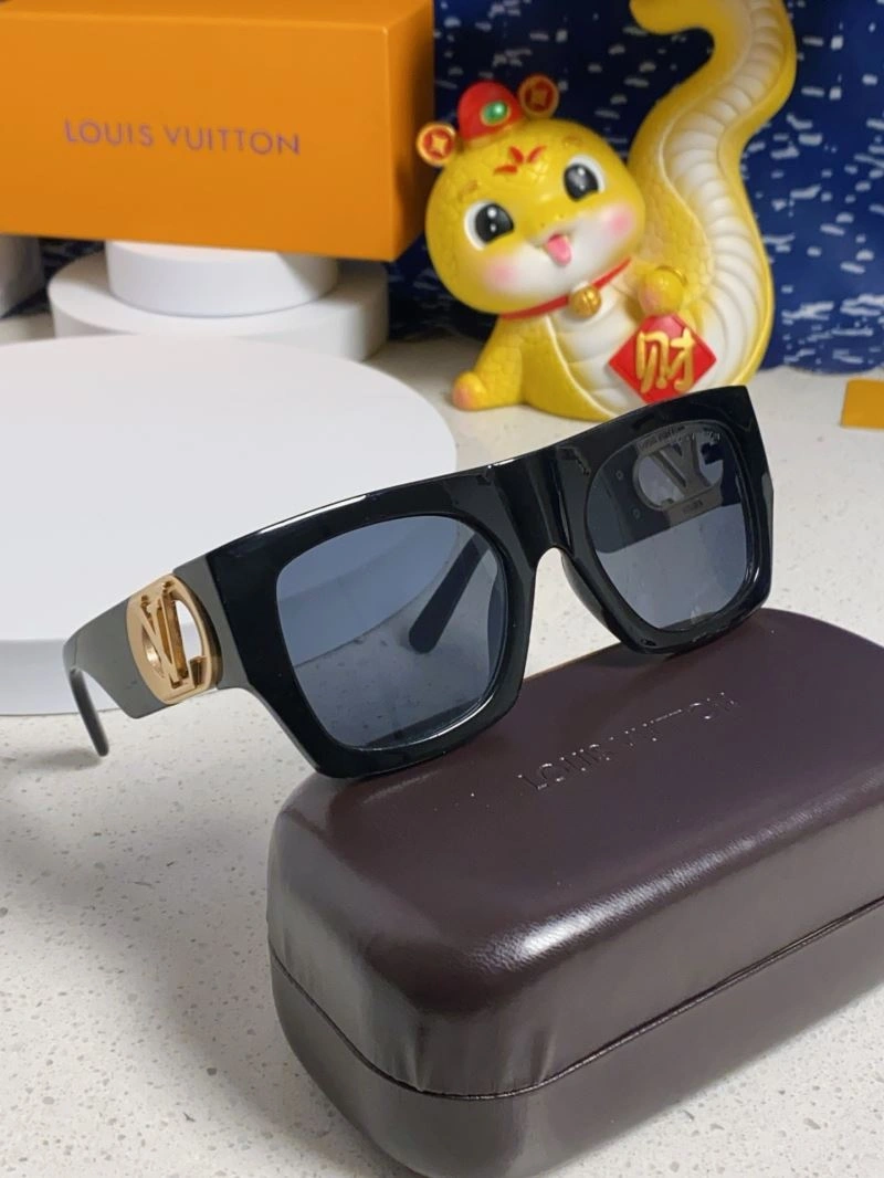 Sustainable Louis Vuitton Sunglasses 281048