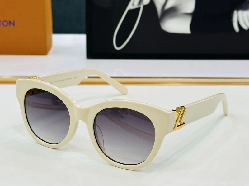 Louis Vuitton Sunglasses Youthful 281030