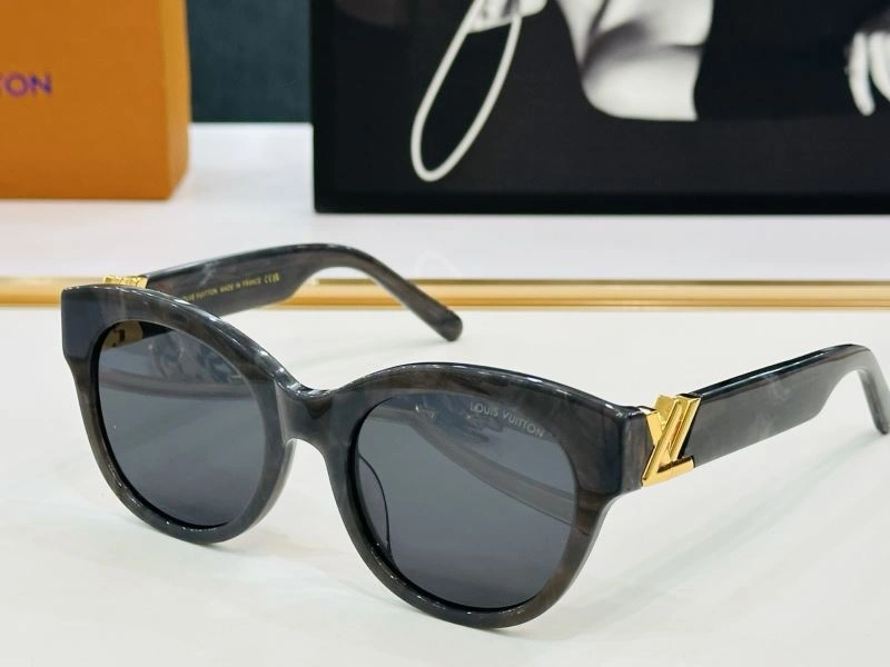 Louis Vuitton Sunglasses Youthful 281030