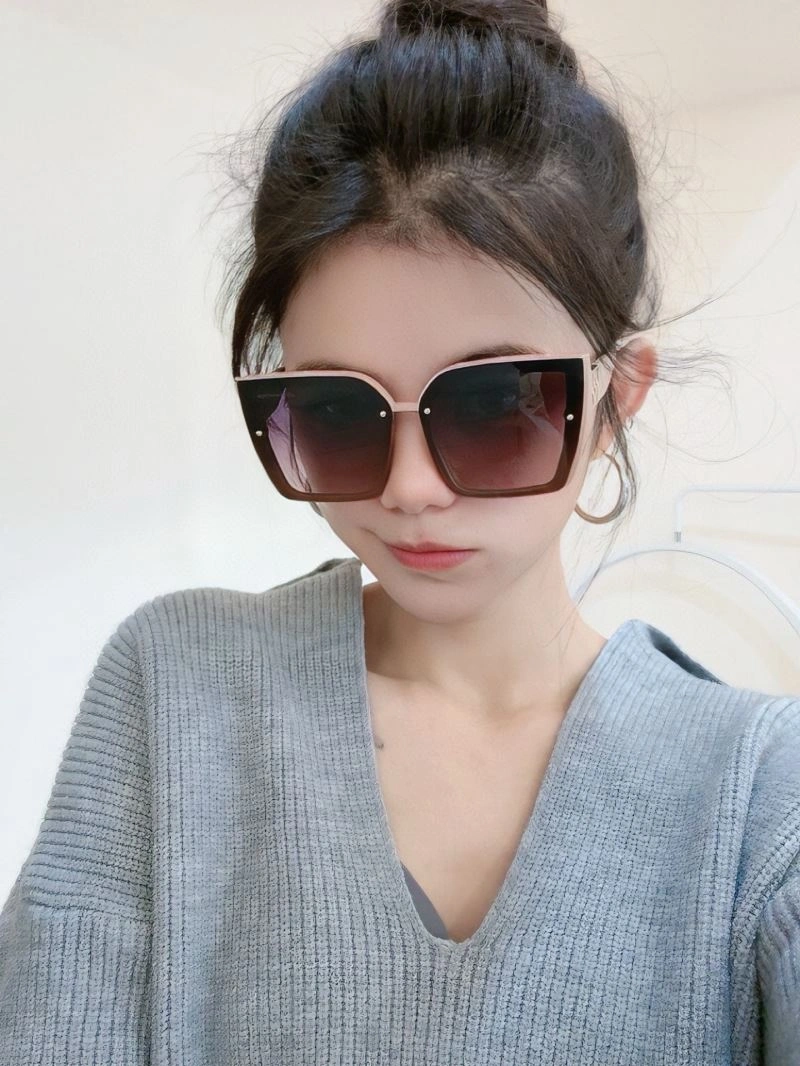 Sleek Louis Vuitton Sunglasses 281022