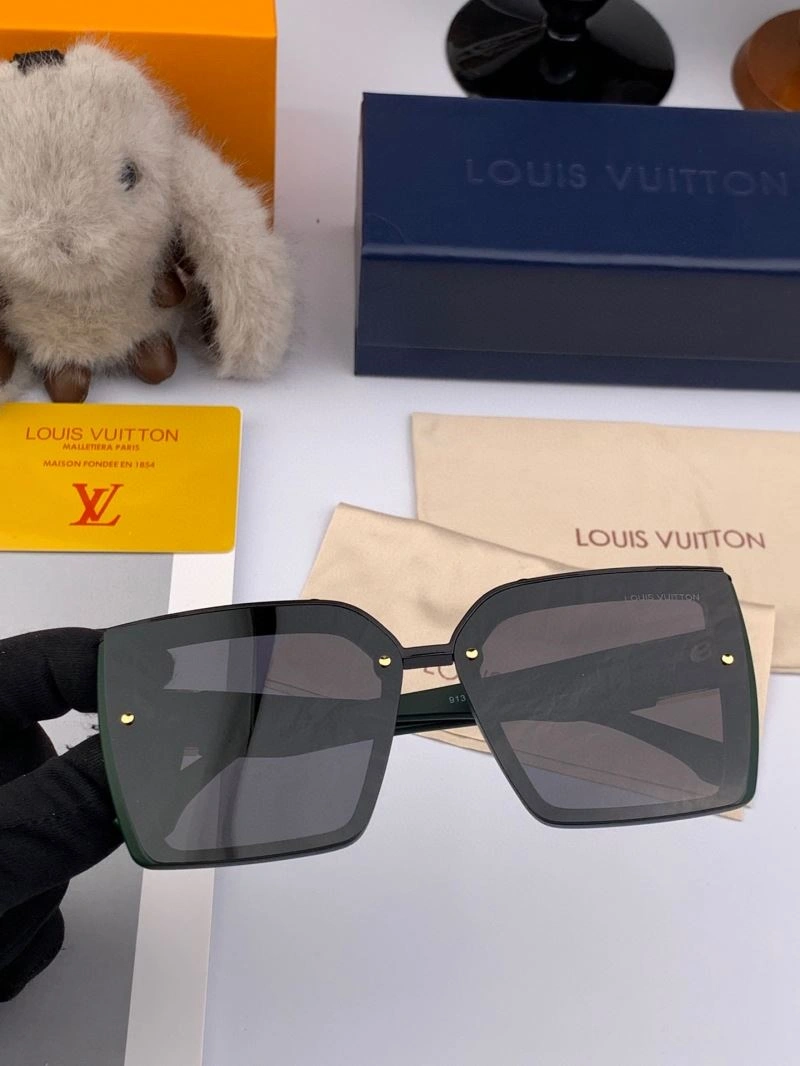 Sleek Louis Vuitton Sunglasses 281022