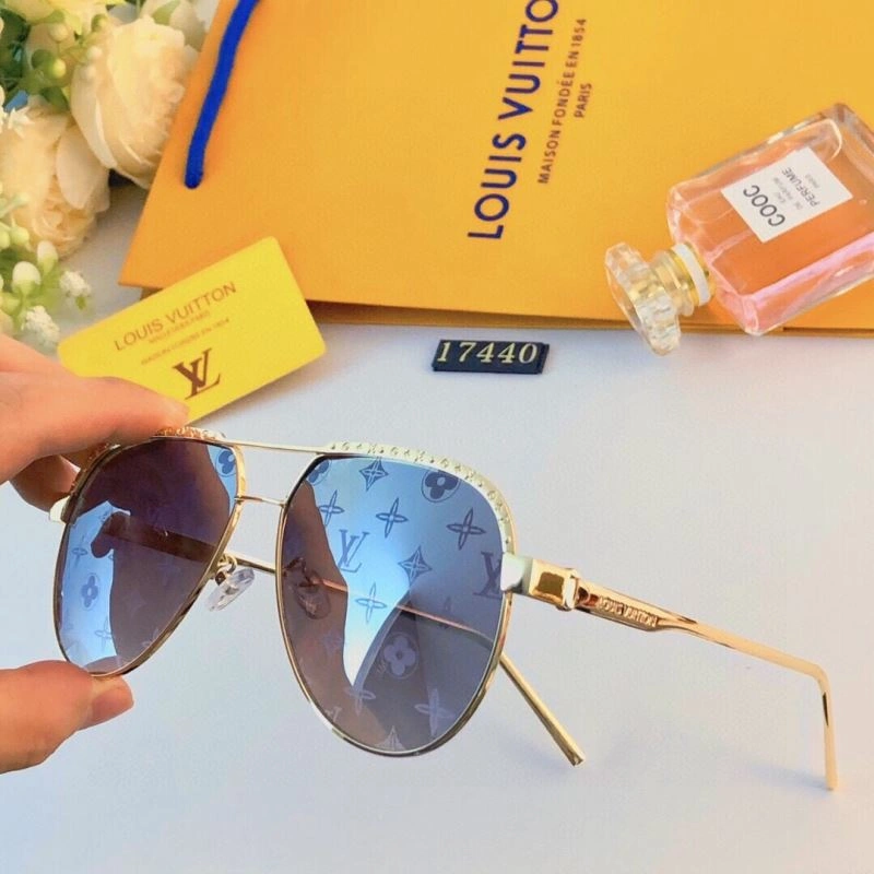 Minimalist Louis Vuitton Sunglasses 281036