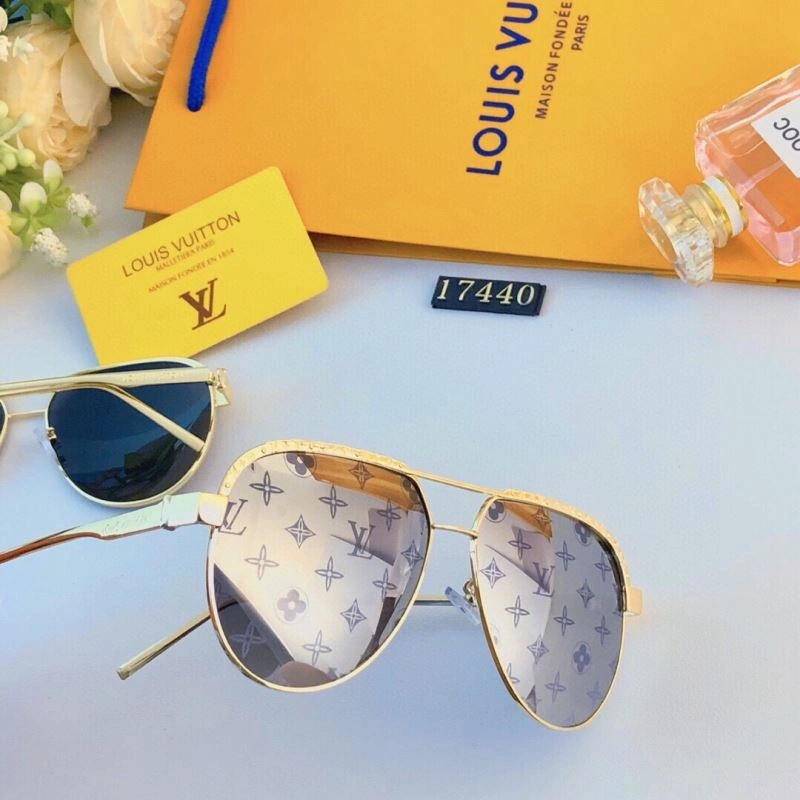 Minimalist Louis Vuitton Sunglasses 281036