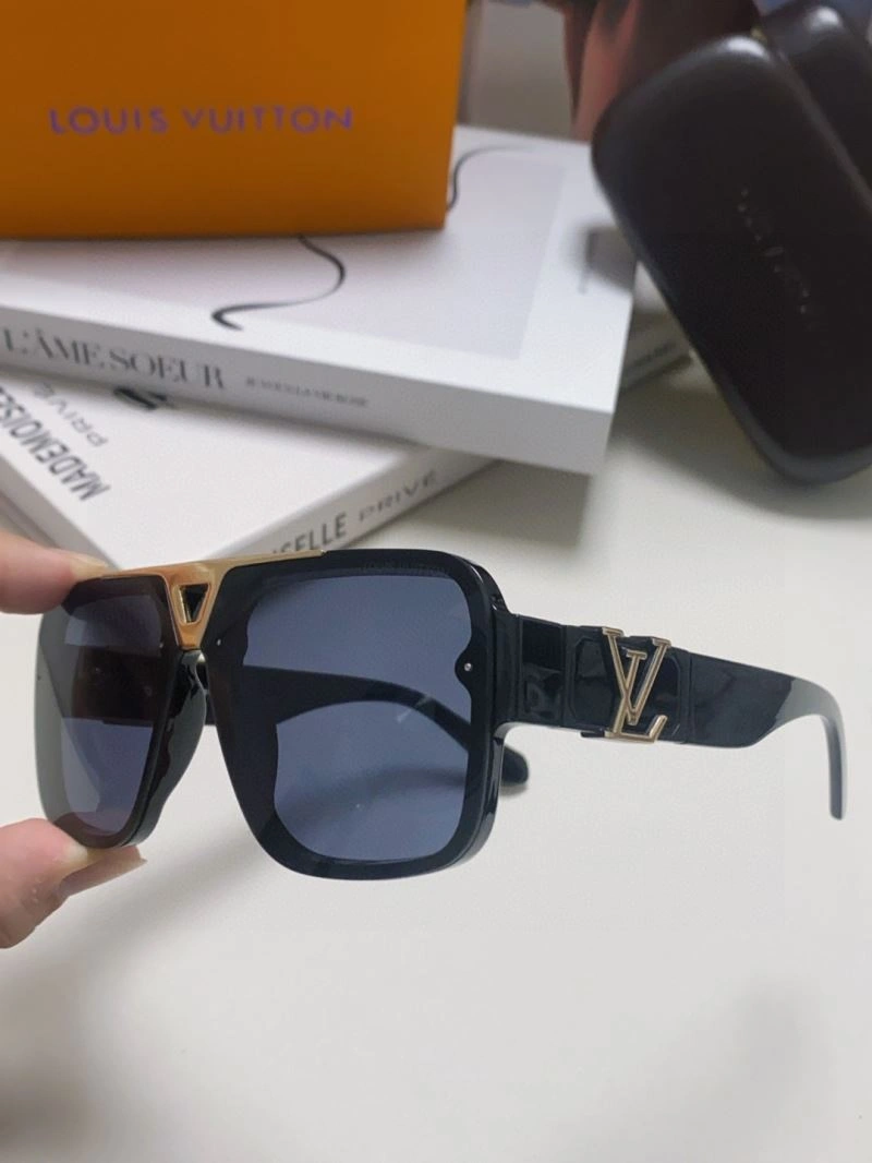 Colorful Louis Vuitton Sunglasses 281011