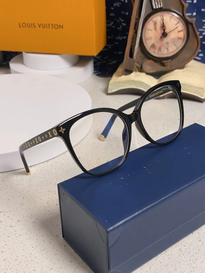Sporty Louis Vuitton Sunglasses 281010