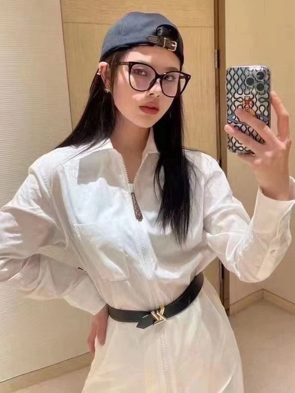 Sporty Louis Vuitton Sunglasses 281010