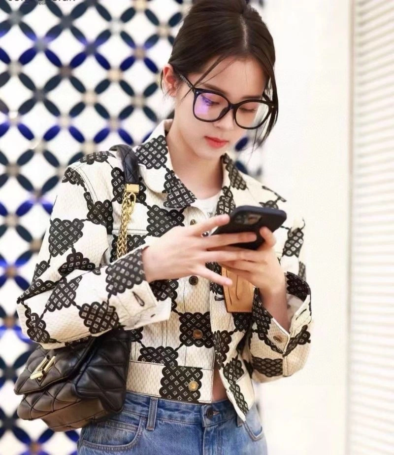 Sporty Louis Vuitton Sunglasses 281010