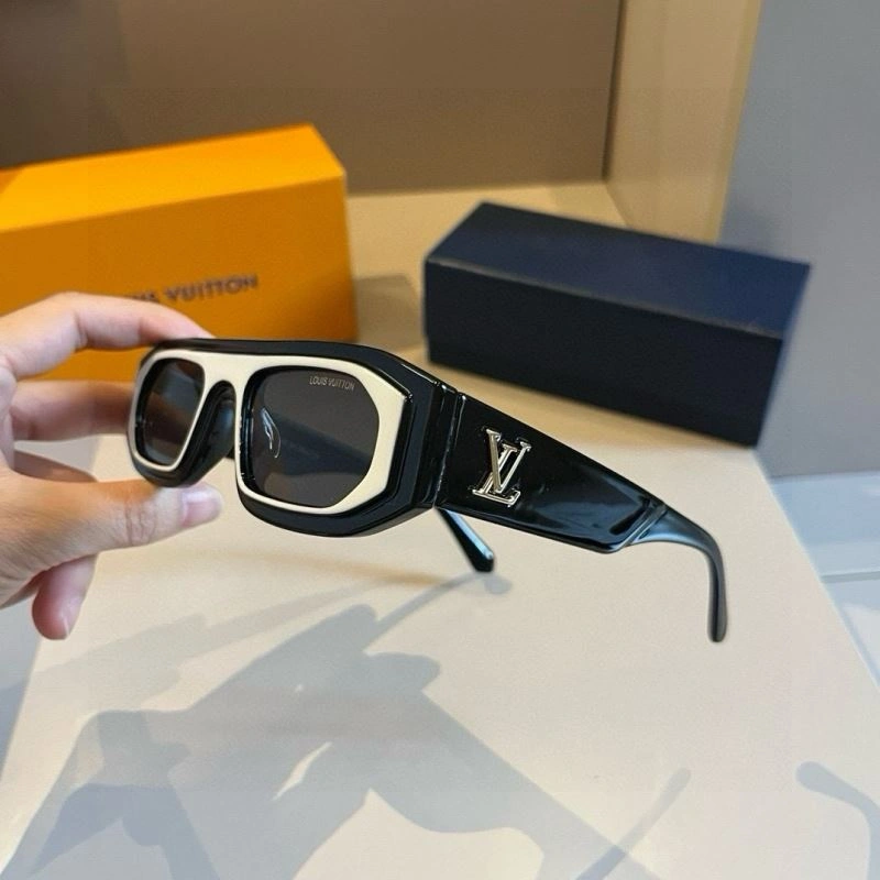 Louis Vuitton Sunglasses Attractive 280976