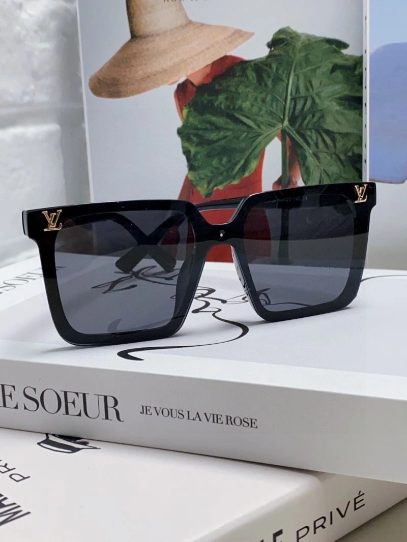 Sleek Louis Vuitton Sunglasses 280987