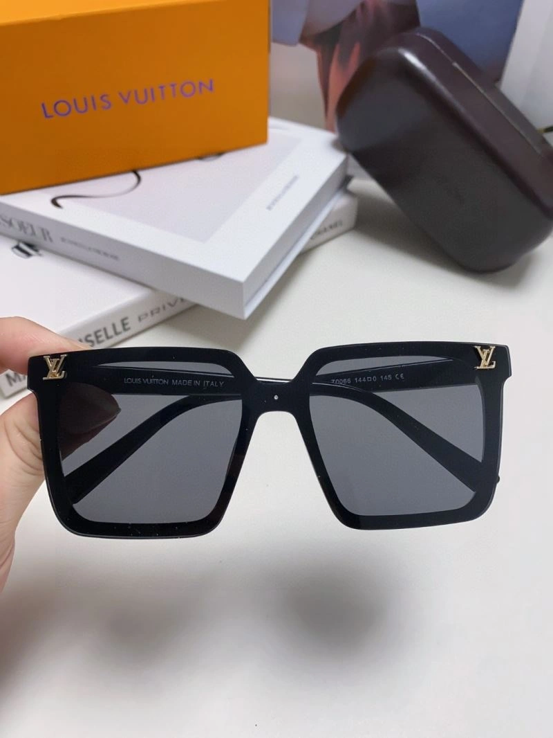 Sleek Louis Vuitton Sunglasses 280987