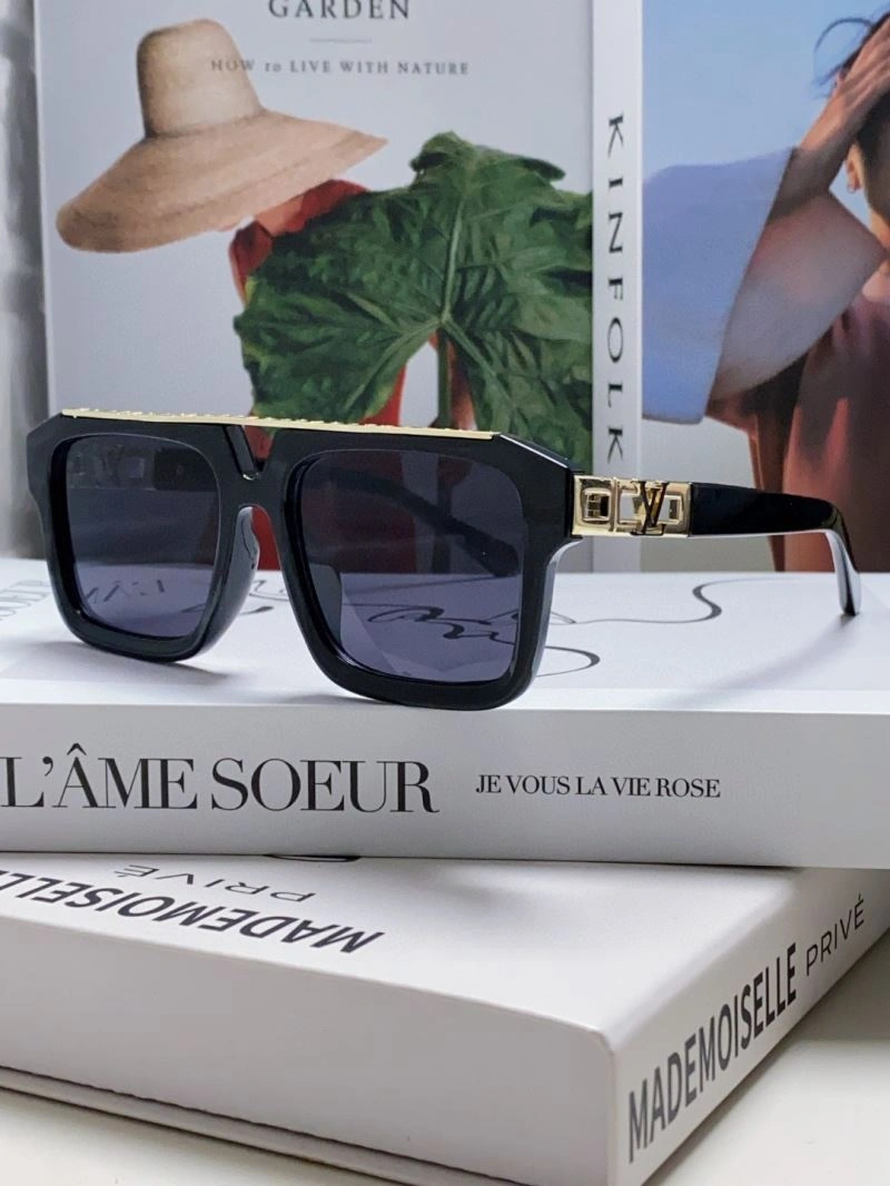 Snug Louis Vuitton Sunglasses 280990