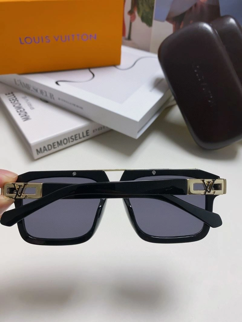 Snug Louis Vuitton Sunglasses 280990