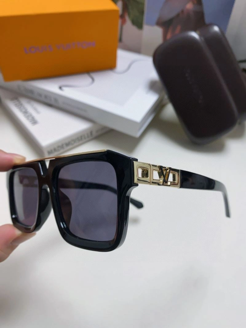 Snug Louis Vuitton Sunglasses 280990