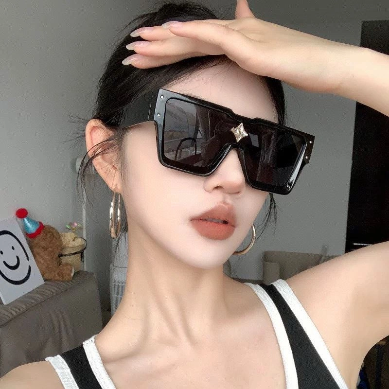 Lightweight Louis Vuitton Sunglasses 280937
