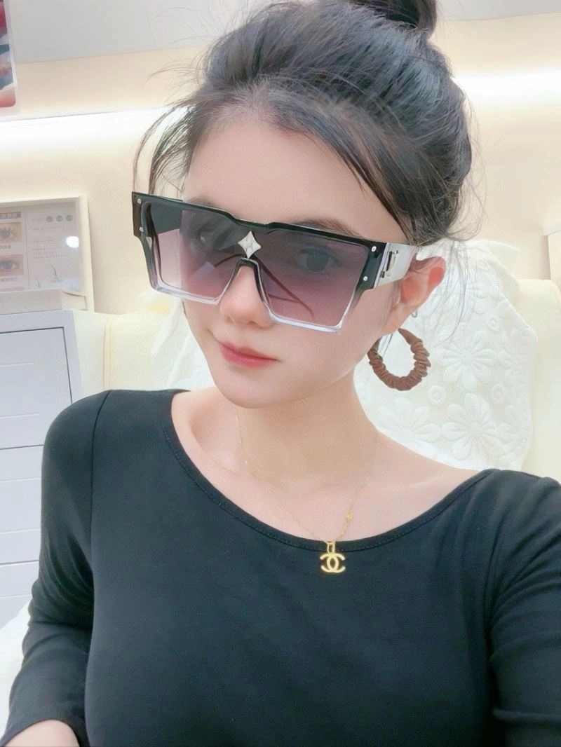Lightweight Louis Vuitton Sunglasses 280937