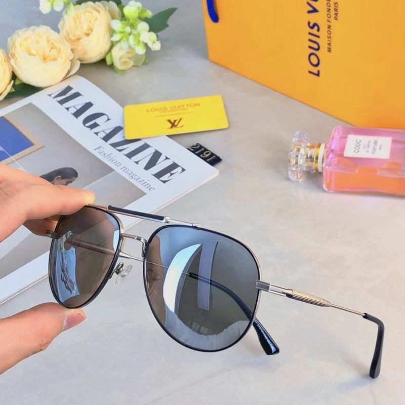 Sporty Louis Vuitton Sunglasses 280952