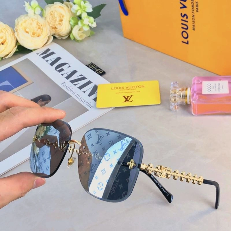 Louis Vuitton Sunglasses Versatile 280953