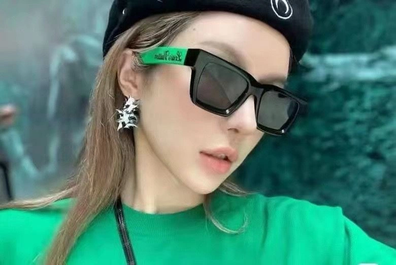 Sleek Louis Vuitton Sunglasses 280950