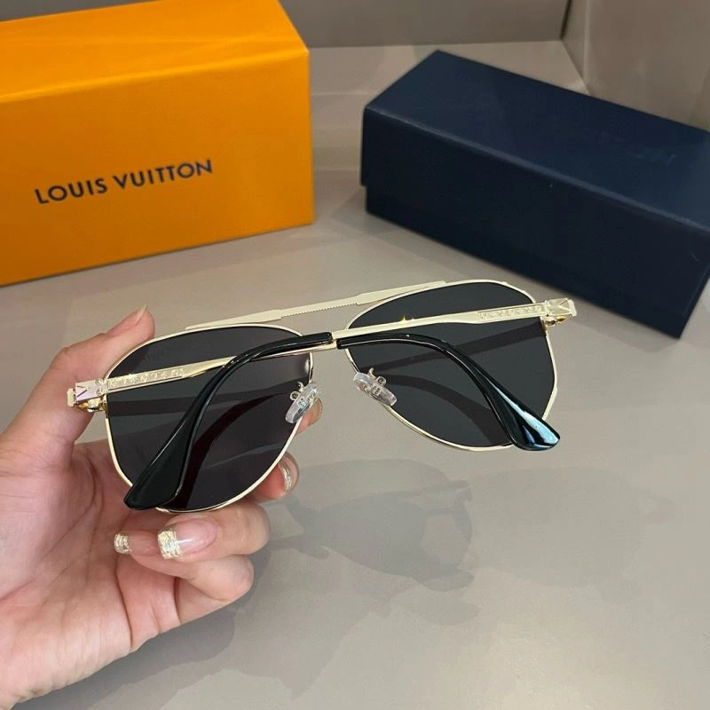 Louis Vuitton Sunglasses DailyWear 280947