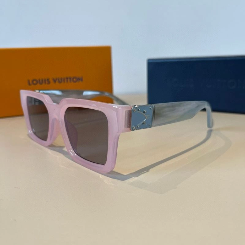 Louis Vuitton Sunglasses Fashionable 280933