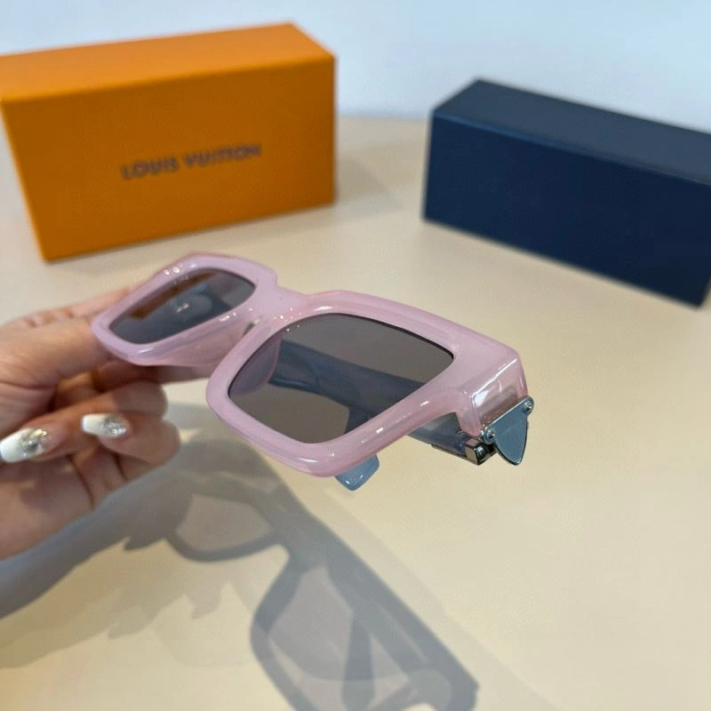 Louis Vuitton Sunglasses Fashionable 280933