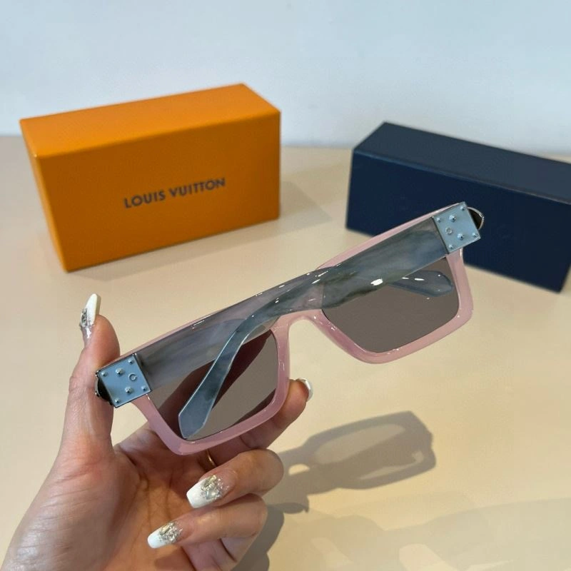 Louis Vuitton Sunglasses Fashionable 280933