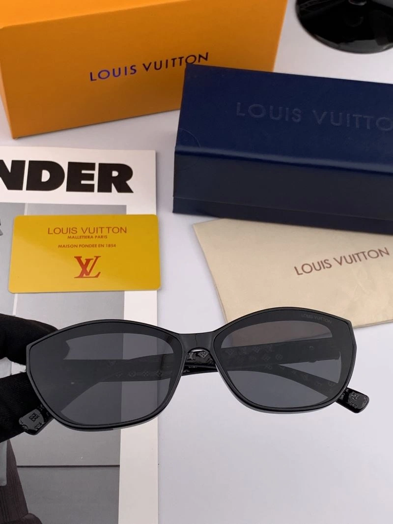 Louis Vuitton Sunglasses EasyMatch 280928