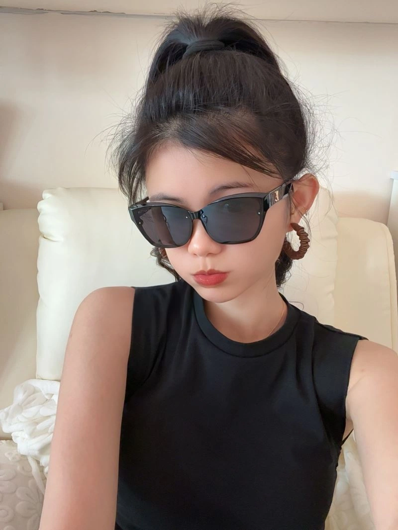 Versatile Louis Vuitton Sunglasses 280929