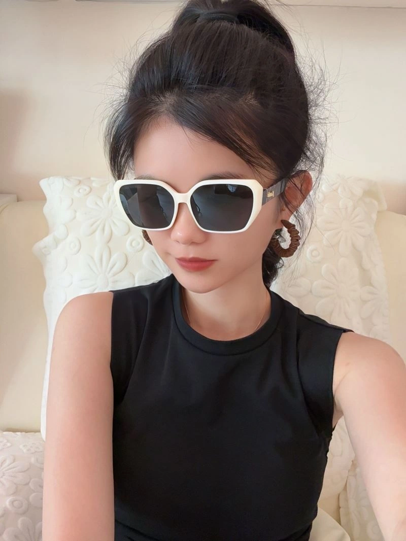 Versatile Louis Vuitton Sunglasses 280929