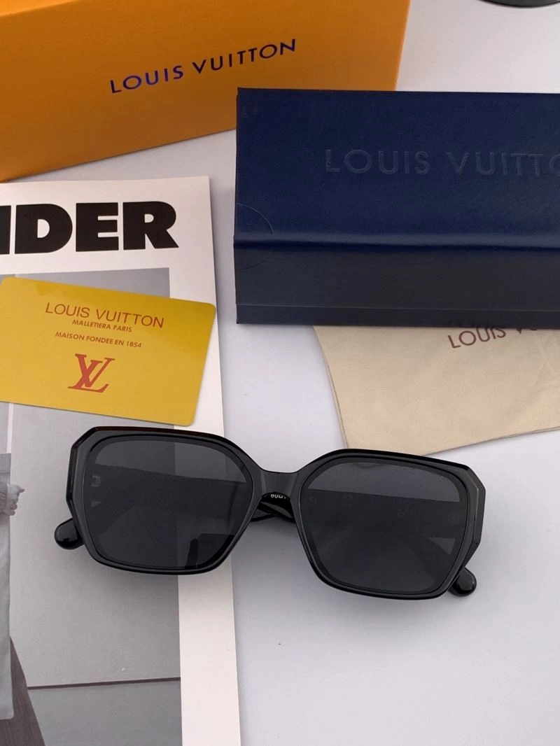 Versatile Louis Vuitton Sunglasses 280929