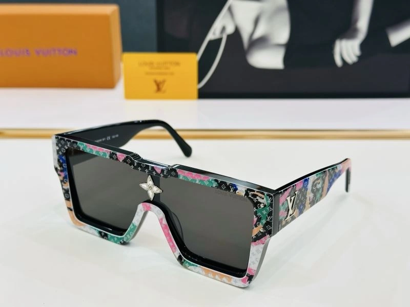 Unisex Louis Vuitton Sunglasses 280911
