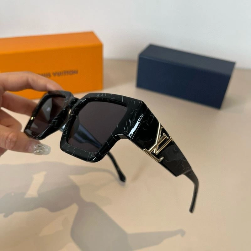 FashionForward Louis Vuitton Sunglasses 280892
