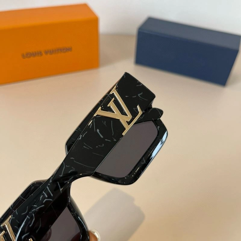 FashionForward Louis Vuitton Sunglasses 280892